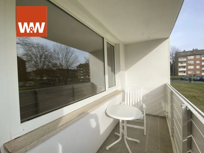 Einer von 3 Balkonen - Wohnung kaufen in Krefeld - Komplett Renovierte Wohnung mit 3 Balkonen und Stellplatz in Nord Benrad
