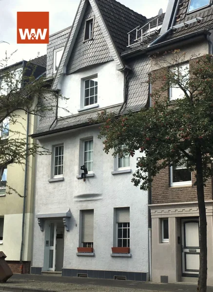 Vorderansicht - Haus kaufen in Neuss - Charmantes Dreifamilienhaus in Neuss, Furth-Süd