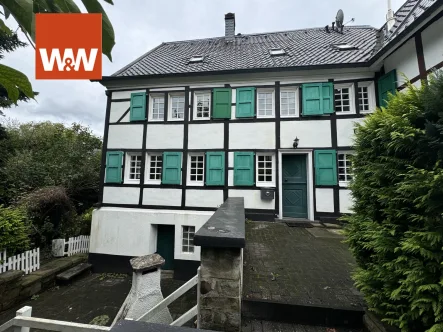 Ansicht - Haus kaufen in Solingen - Historisches Fachwerkhaus in bevorzugter Lage von Solingen