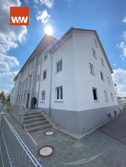 Eingang mit EG Etw - Wohnung kaufen in Adelsried - Große-neue 4-ZKB-ETW mit TG, Terrasse-Garten-barrierefrei-kurzfristig beziehbar