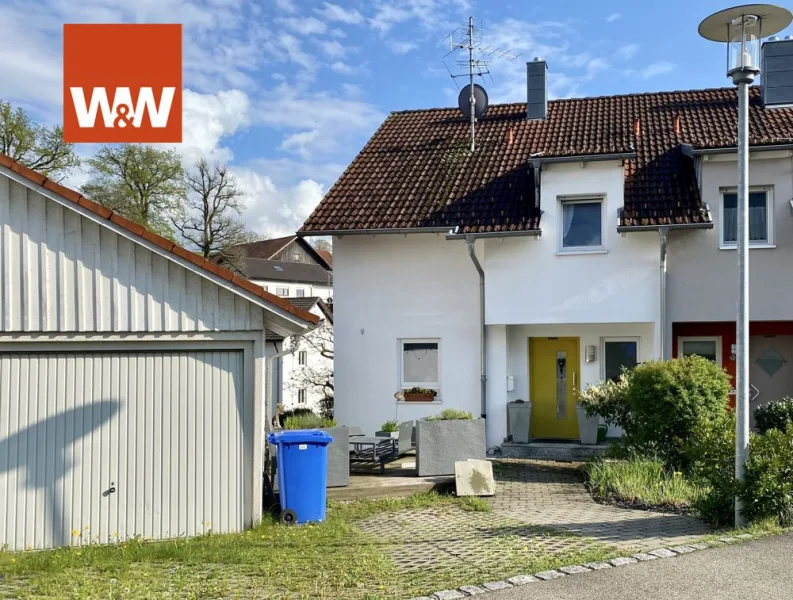 Hausansicht - Haus kaufen in Weißensberg - Schöne und gepflegte Doppelhaushälfte in Weißensbergmit Garage und Gartenteil