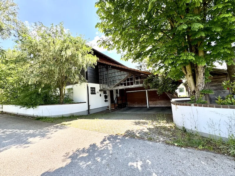 Carport und Garagen - Haus kaufen in Hohenpeißenberg / Hetten - Großes Traumhaus mit großem Garten in schöner Lage