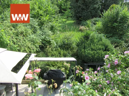 Blick auf den Garten - Haus kaufen in Pforzheim - Großes 2 Familienhaus mitten in Pforzheim mit Bauplatz!