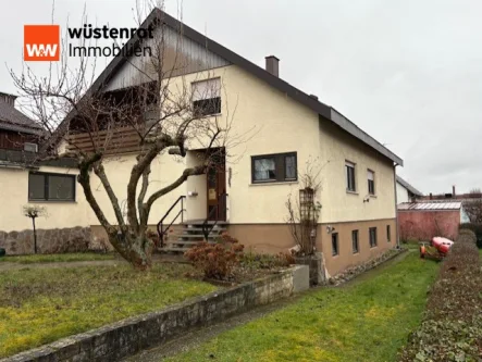 Aussenansicht - Haus kaufen in Oberderdingen - Großzügiges Wohnen in Oberderdingen