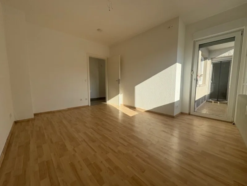 Schlafzimmer - Wohnung kaufen in Pforzheim - Charmante 2 Zimmer Wohnung mit Balkon nahe Klinikum!