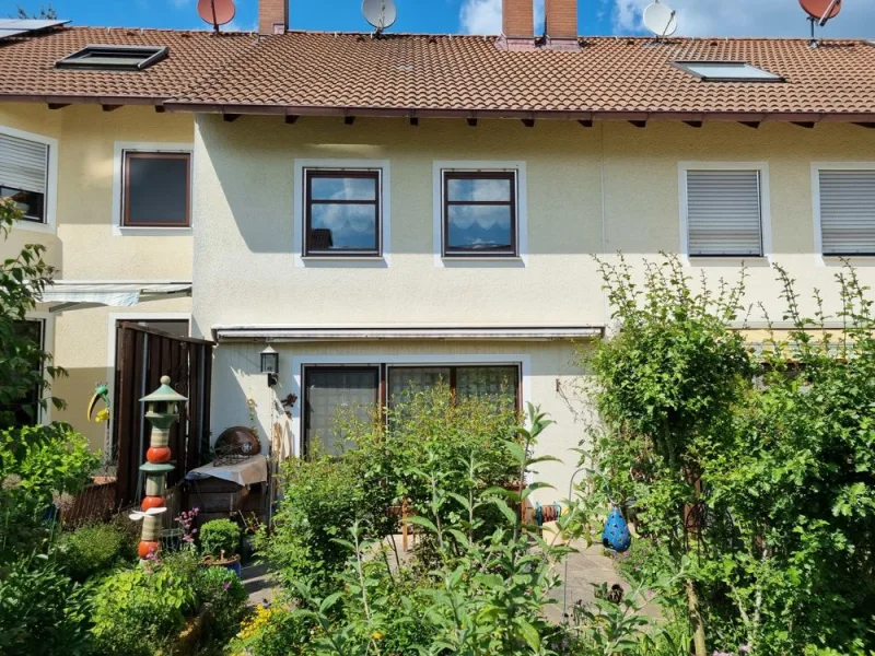 Rückansicht - Haus kaufen in Fürth - Reihenmittelhaus * ca. 102 m² Wohnfläche * ca. 40 m² Ausbaureserve * Garten * Garage * Fürth-Vach