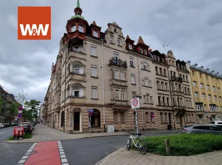 Hausansicht - Wohnung kaufen in Fürth - Vermietete 3-Zimmer-Wohnung mit Balkon in charmantem Altbau nahe dem Stadtpark