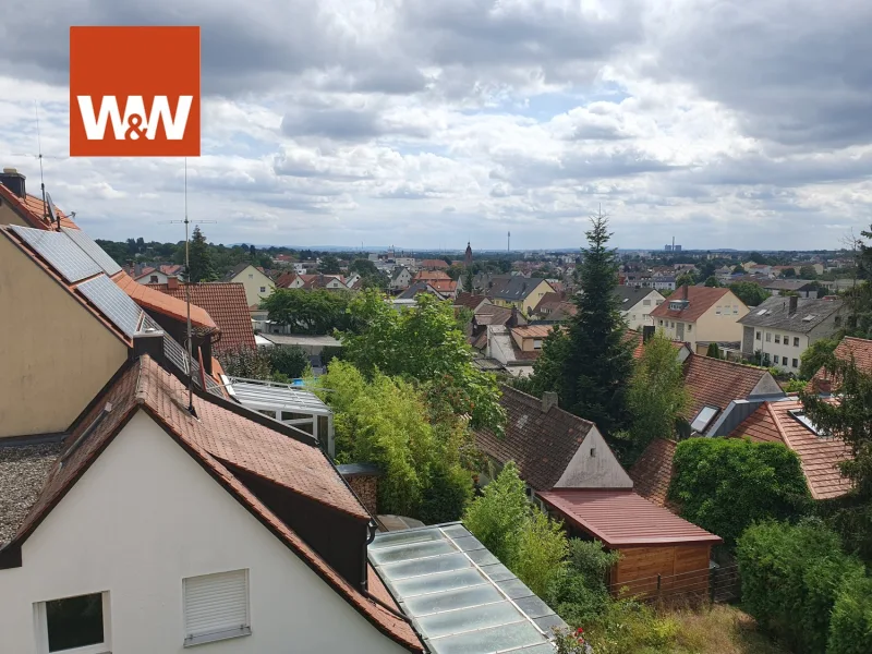 Weitblick nach Nürnberg und ins Nürnberger Land vom DG aus - Haus kaufen in Zirndorf - Zirndorf - Zweifamilienhaus mit vorbereitetem DG Ausbau für eine weitere Wohnung im Haus !