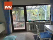 Wohnzimmer im EG mit Zugang zur Perkola und dem Garten