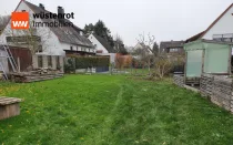 Große Gartenfläche auf der Westseite vom Haus