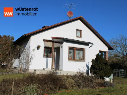 Außenansicht - Haus kaufen in Schweitenkirchen / Aufham - Geräumiges Haus mit sehr großem Grundstück und altem Baumbestand