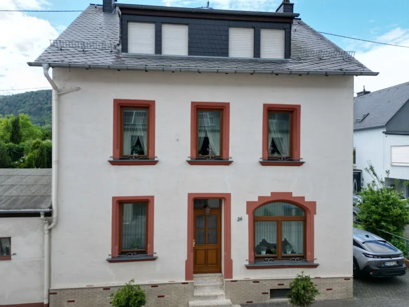 Straßenansicht - Haus kaufen in Bernkastel-Kues - Stilvolles Wohnjuwel in Bernkastel-Andel