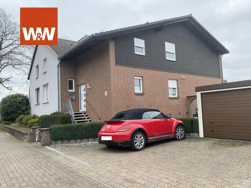 Hausansicht - Haus kaufen in Sassenburg OT Triangel - Sofort frei ist diese große DHH, Keller und Garage, ideal für 2 Generationen in ruhiger Wohnsiedlung!