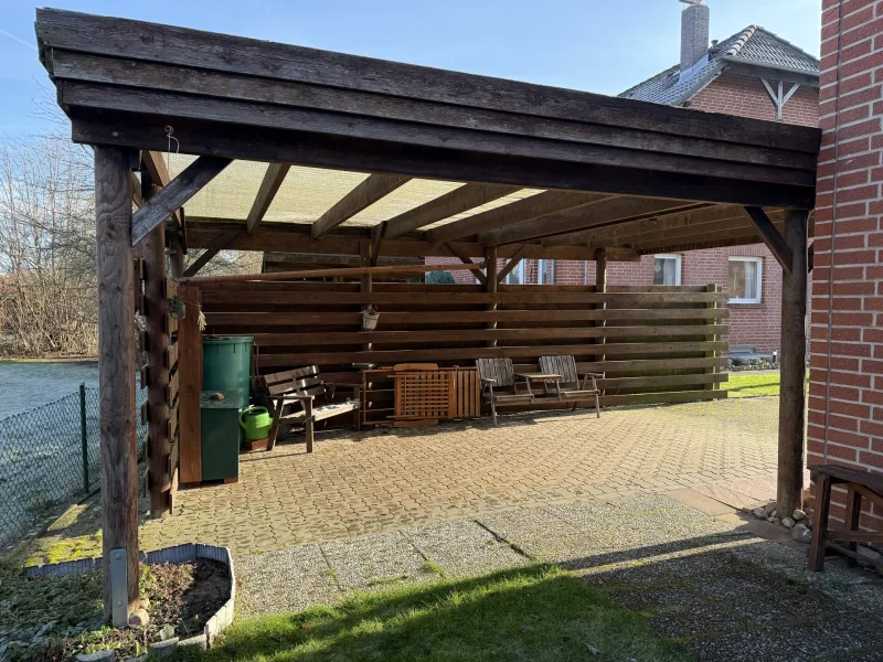 Großer Carport