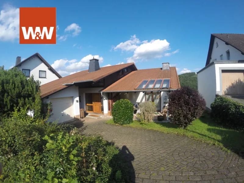 Front - Haus kaufen in Niederfischbach - Ruhige Wohnlage mit Aussicht