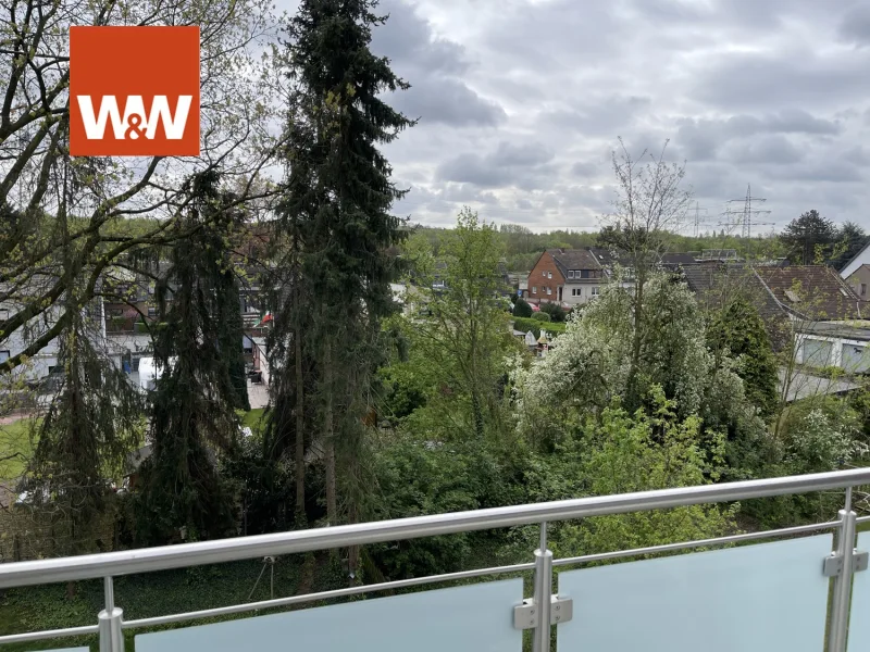  - Wohnung kaufen in Oberhausen - Neubauniveau im gepflegten Altbau: komplett modernisierte Wohnung mit zwei Balkonen in Oberhausen