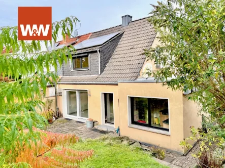 Gartenansicht - Haus kaufen in Dortmund / Berghofen - gepflegte DHH  mit schönem Garten und Baumbestand   - ideal für 2 Personen