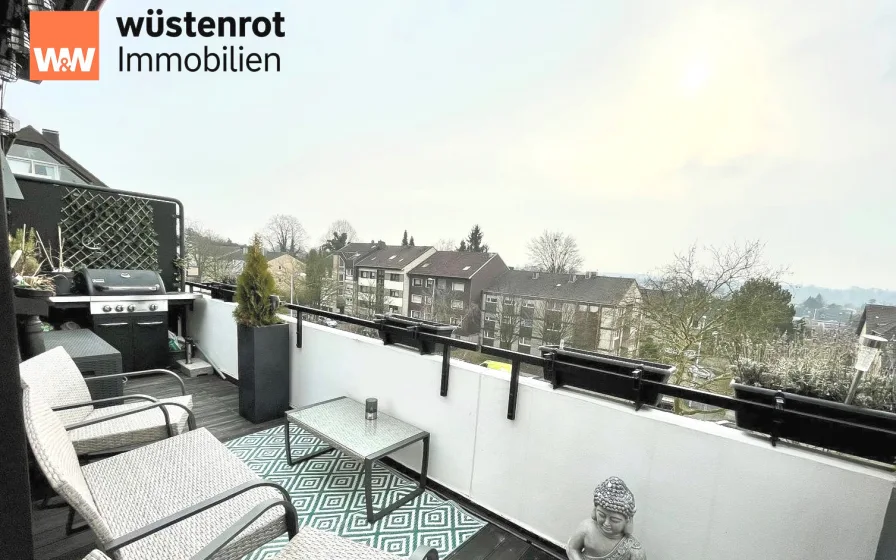  - Wohnung kaufen in Mülheim an der Ruhr - Tolle Maisonette-Wohnung mit Galerie u. Südbalkon in zentrumsnaher Wohnlage - Garage und EBK möglich