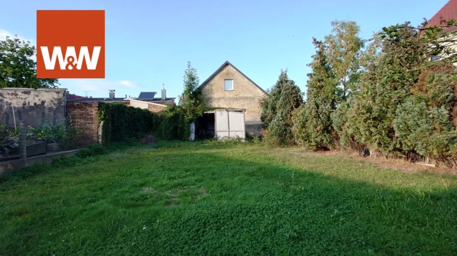 Blick in den Garten - Haus kaufen in Kamenz - Großzügiges Einfamilienhaus mit Garten und Ausbaupotenzial im Herzen von Kamenz