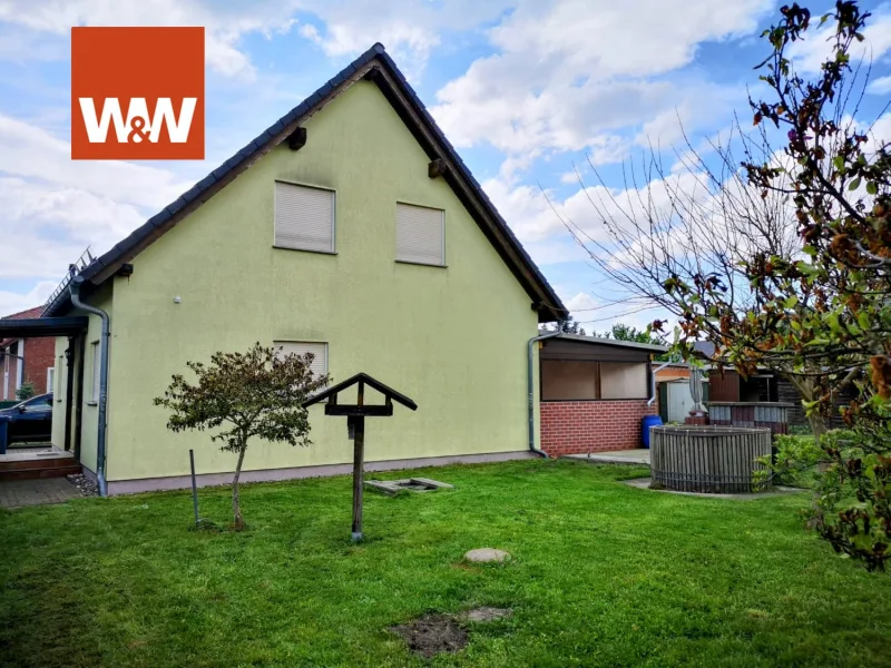 seitliche Ansicht - Haus kaufen in Weißkeißel - Neuwertiges Einfamilienhaus sucht neue Familie