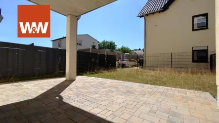 Überdachte Terrasse - Wohnung kaufen in Meißen / Bohnitzsch - mit grüner Terrasse & Stellplatz, Moderne Eigentumswohnung am Stadtrand von Meißen