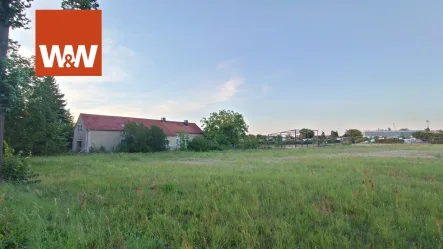 Ansicht mit Bauland - Haus kaufen in Hoyerswerda / Zeißig - Landhaus mit historischer Schmiede & großem Grundstück