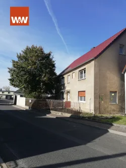 Straßenansich Wohnhaus - Haus kaufen in Plessa / Döllingen - Familienfreundlich - Selbstversorger - Großzügiges EFH mit großem Garten