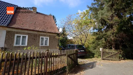 Ansicht Haus - Haus kaufen in Weißwasser - klein fein dein - Doppelhaushälfte ruhig gelegen - charmantes Haus im Grünen