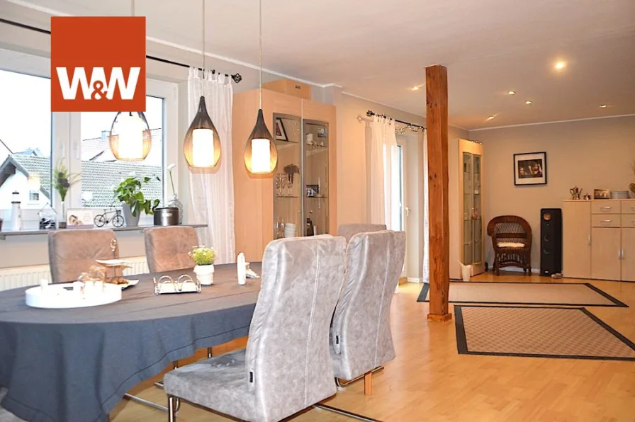Wohnzimmer 1.OG - Haus kaufen in Söhrewald - +++ Gepflegtes Zweifamilienhaus zum sofortigen Einzug +++
