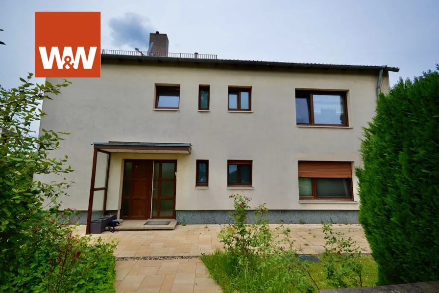Hauseingang - Wohnung mieten in Vellmar - +++ Frisch renovierte Wohnung mit eigenem Garten, Kamin und Garage in exklusiver Panoramalage +++