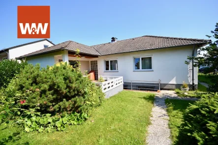 Zuwegung zum Haus - Haus kaufen in Fuldatal / Ihringshausen - +++ Komfortabler Winkelbungalow mit Garage in Spitzenlage von Ihringshausen +++