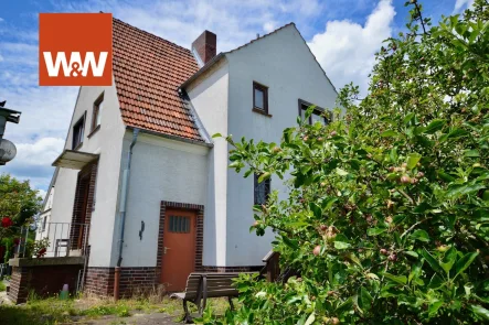 Rückseite - Haus kaufen in Kassel - +++ Renovierungsbedürftige DHH mit Garage in  zentraler Lage von Harleshausen / Kirchditmold +++