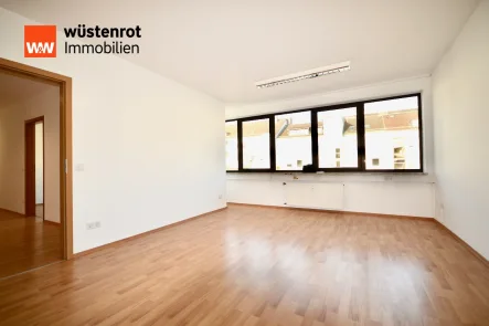 Büro 1 - Büro/Praxis mieten in Kassel - +++ Ruhige und Lichtdurchflutete Büro/Praxisfläche mit LIFT in bester Innenstadtlage +++