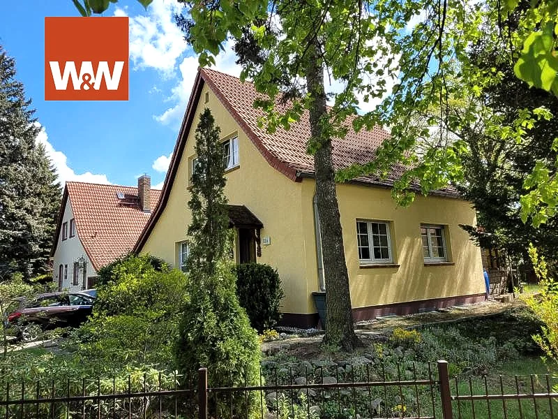 Haus-Seitenansicht - Haus kaufen in Kleinmachnow - Wette auf die Zukunft ! Günstiges Haus mit Keller in Kleinmachnow und keine zusätzliche Käuferprovision