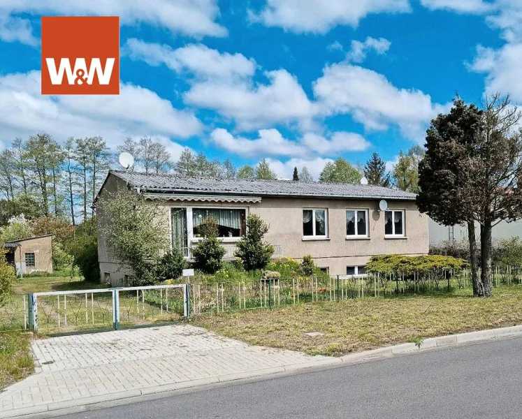 1 - Haus kaufen in Ziegendorf - Günstiges Haus mit Vollkeller aus 1980 in Ziegendorf - ohne Außenprovision