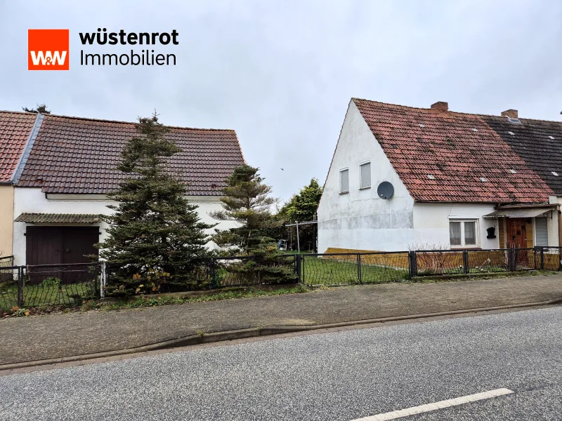 1 - Haus kaufen in Hohen Pritz - Preiswerte Doppelhaushälfte mit Stall und Garage in Hohen Pritz