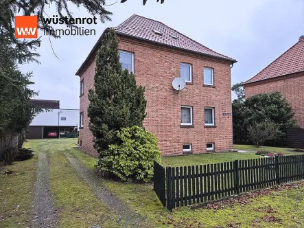 Haus Straßenseite - Haus kaufen in Grabow - Gepflegtes Stadthaus mit Keller - ohne Außenprovision - Mietfreie Übergabe möglich