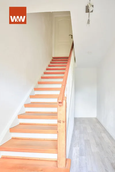 Altbau Treppe zur Wohnung im Obergeschoss
