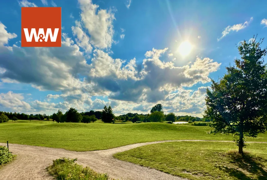 Das Grün des Golfplatz bietet zu jeder Jahreszeit einen herrlichen Ausblick aus der Wohnung