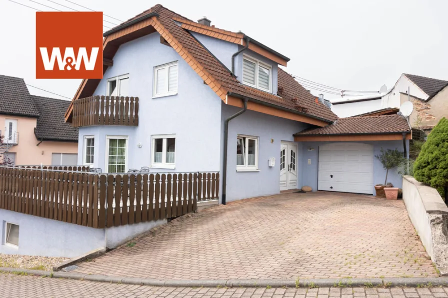 Straßenansicht - Haus kaufen in Sinsheim / Hoffenheim - Gepflegtes Haus mit Einliegerwohnung in Sinsheim-Hoffenheim