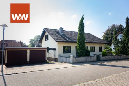 Straßenansicht I - Haus kaufen in Wiesloch / Baiertal - Einfamilienhaus in toller Lage in Wiesloch-Baiertal