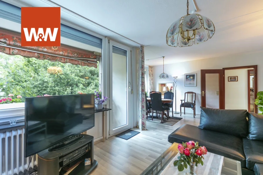 Blick vom Wohnzimmer zum Esszimmer - Wohnung kaufen in Bonn / Auerberg - Traumwohnung in der City, großzügig, umfangreich renoviert und mit Blick ins Grüne