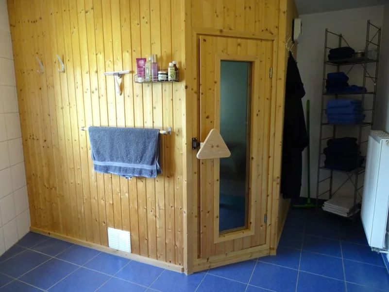 geräumige Sauna im DG