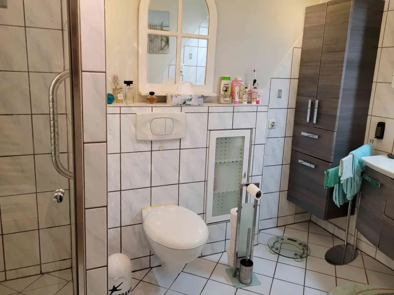 Duschbadezimmer mit barrierefreier Dusche