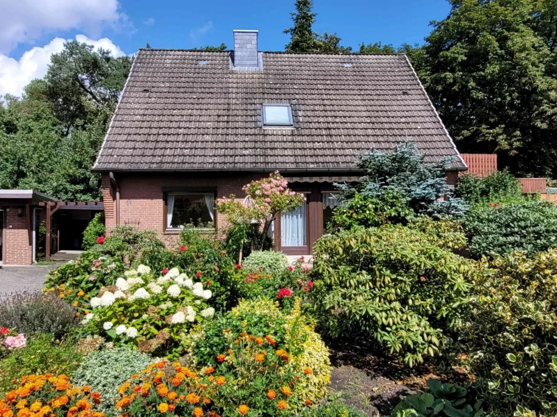 Hausfront - Haus kaufen in Osterrönfeld - Viel Platz, schöne Lage- gemütliches Einfamilienhaus in Osterrönfeld