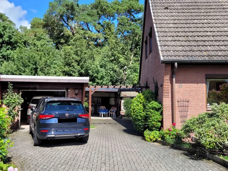 Auffahrt, Garage und Carport