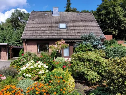 Hausfront - Haus kaufen in Osterrönfeld - Viel Platz, schöne Lage- gemütliches Einfamilienhaus in Osterrönfeld