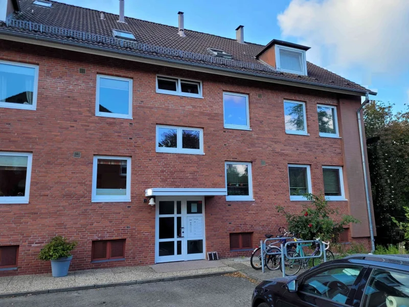 Hausfront - Wohnung kaufen in Kronshagen - Hochwertige, stylische und sehr gemütliche Maisonette-Wohnung in ruhiger Lage von Kronshagen