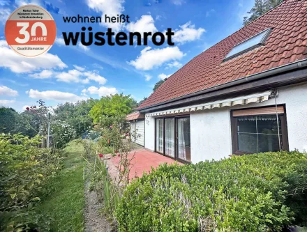 Ansicht - Haus kaufen in Güstrow - FÜR ZWEI FAMILIEN: HAUS  MIT DOPPELHAUSCHARAKTER UND EINBAUKÜCHEN + GARAGE + DOPPELCARPORT