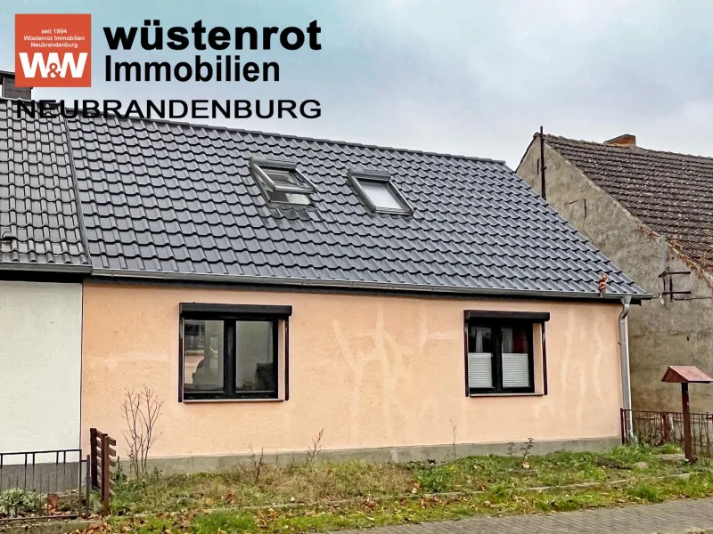 Ansicht - Haus kaufen in Altentreptow - MODERNISIERTE DOPPELHAUSHÄLFTE MIT NEUEM DACH UND DOPPELGARAGE UND GARTENGRUNDSTÜCK